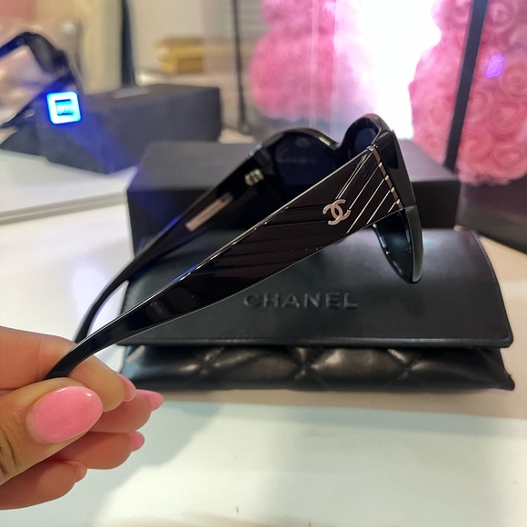 CHANEL POLARIZED BUTTERFLY SUNGLASSES - Picture 4 of 8
